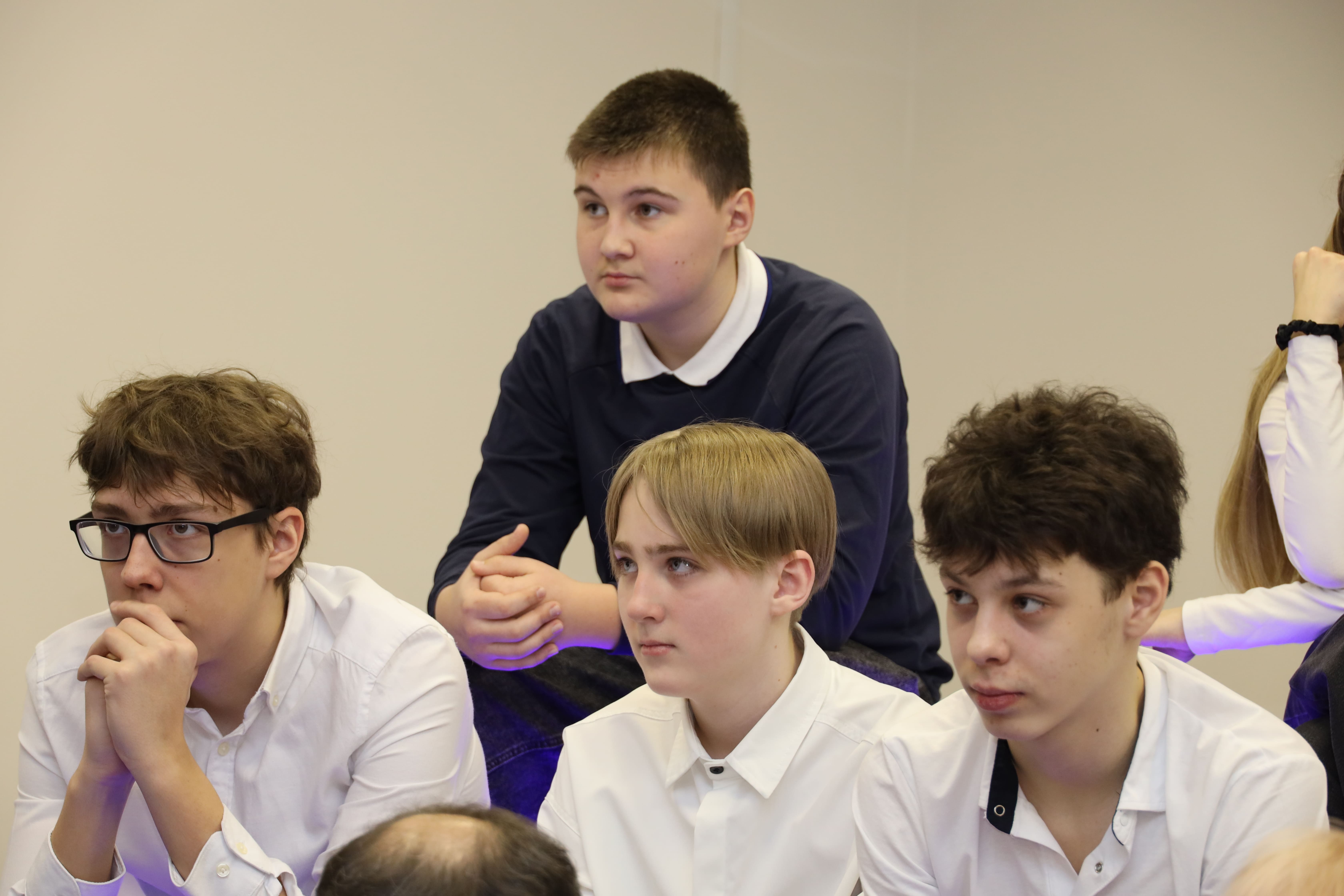 Главная тема урока Цифрового ликбеза в гимназии-дропперство