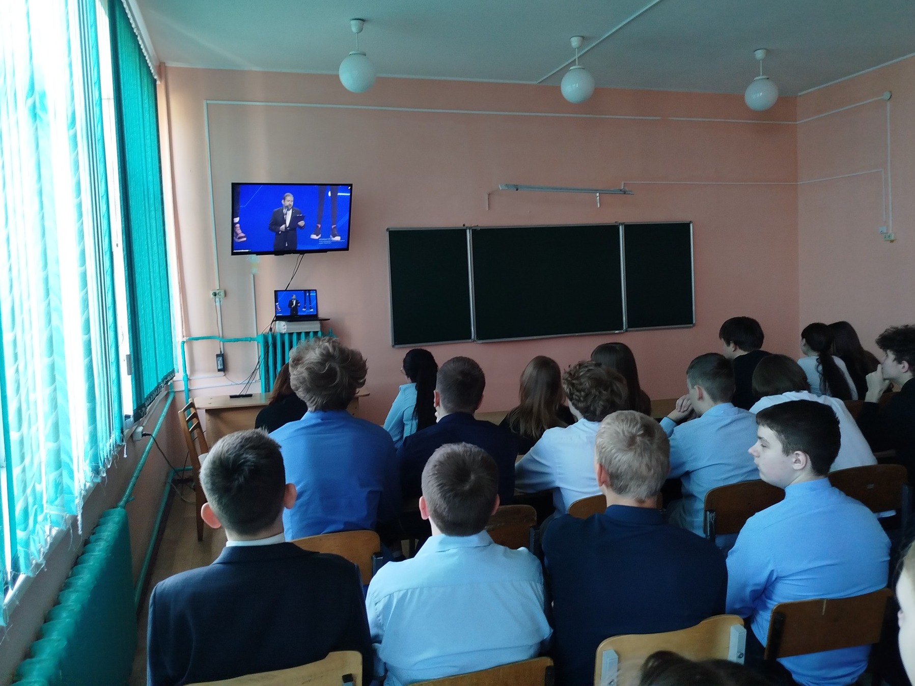 Клинцовские школьники на квантовом "Уроке Цифры"