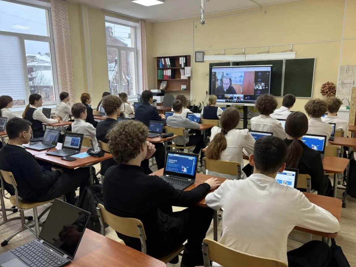 Ленинградские школьники узнали, чем опасны предложения о «лёгком заработке» в соцсетях